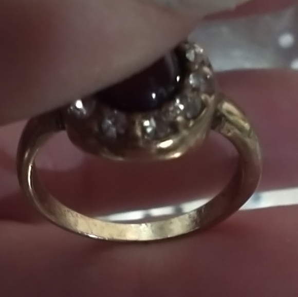 Elegant Goldtone Crystal And Red Gemstone Ring - Picture 5 of 6